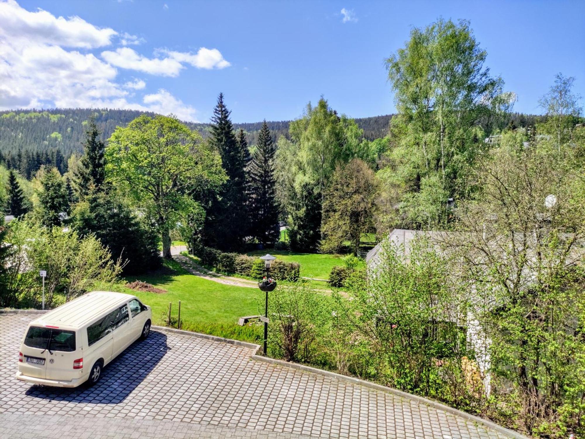 Tiche Anenske Apartmany S Hotelovym Servisem, S Kvalitni Bufetovou Snidani A S Exklusivnim Saunovym Wellness Grotta Spa - By Relax 哈拉霍夫 外观 照片