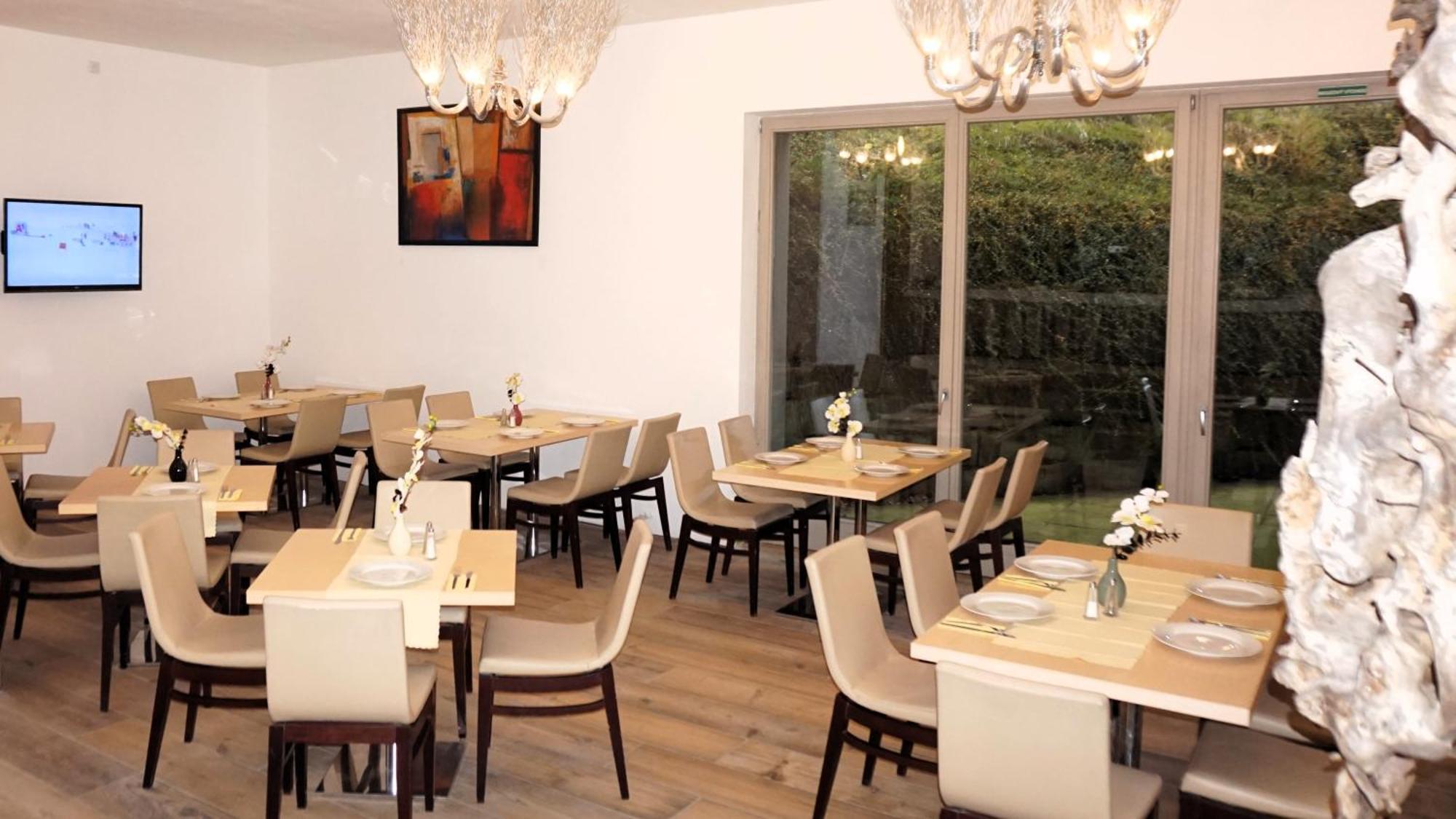 Tiche Anenske Apartmany S Hotelovym Servisem, S Kvalitni Bufetovou Snidani A S Exklusivnim Saunovym Wellness Grotta Spa - By Relax 哈拉霍夫 外观 照片